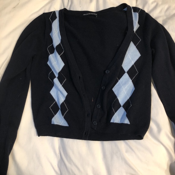 Brandy Melville Elizabeth sweater - Picture 2 of 3